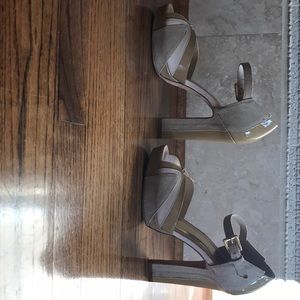 Vince Camuto spectator sandal pumps